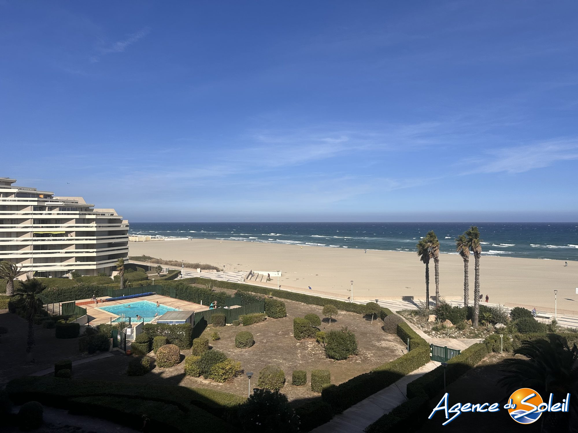 Photo de Beau T2 cabine vue mer avec parking et cave