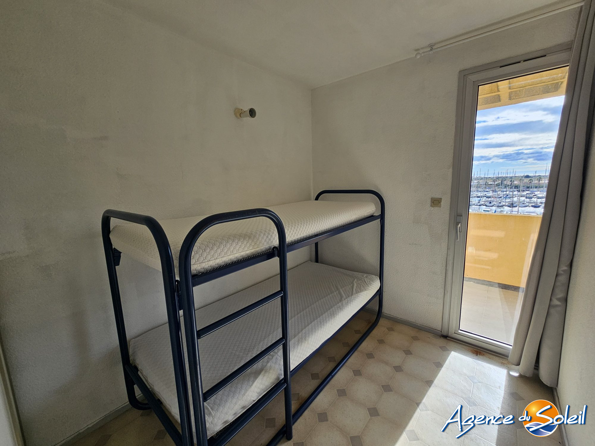 Chambre - Appartement Gruissan (Réf. 12-10474-AGENCEDUSOLEIL)