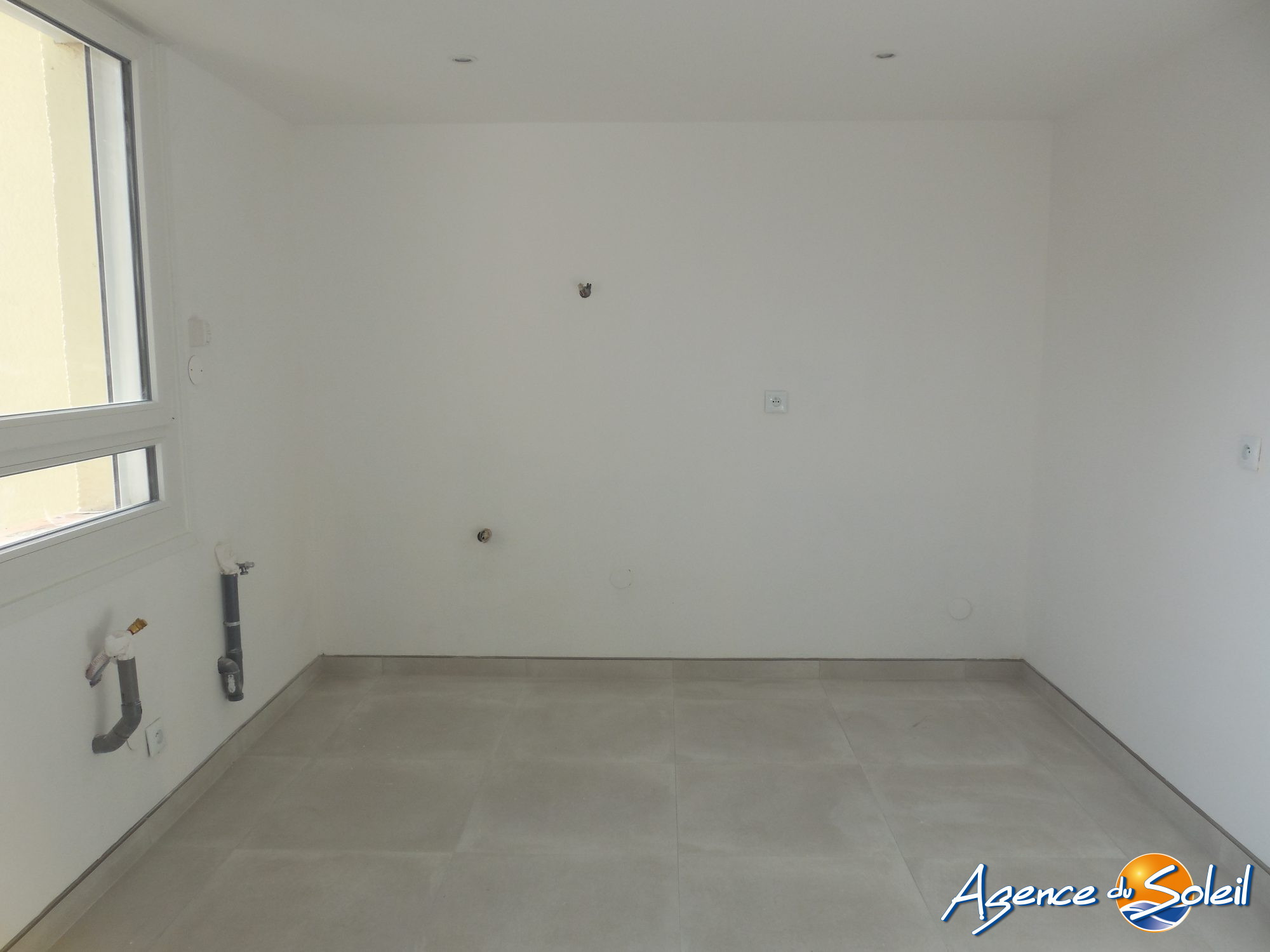 Chambre - Appartement Port-la-Nouvelle (Réf. 10-10576-AGENCEDUSOLEIL)