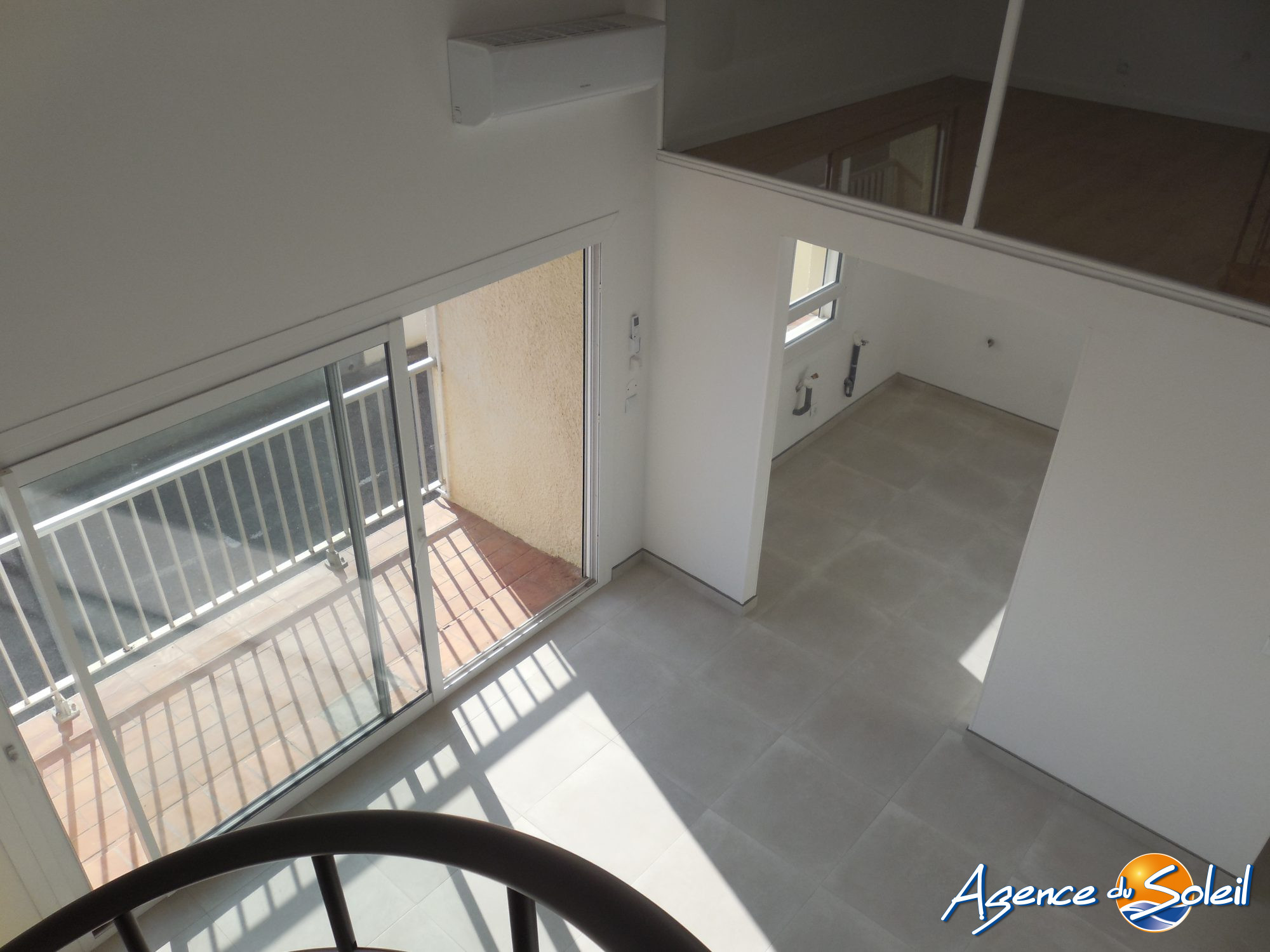 Vue extérieure - Appartement Port-la-Nouvelle (Réf. 10-10576-AGENCEDUSOLEIL)