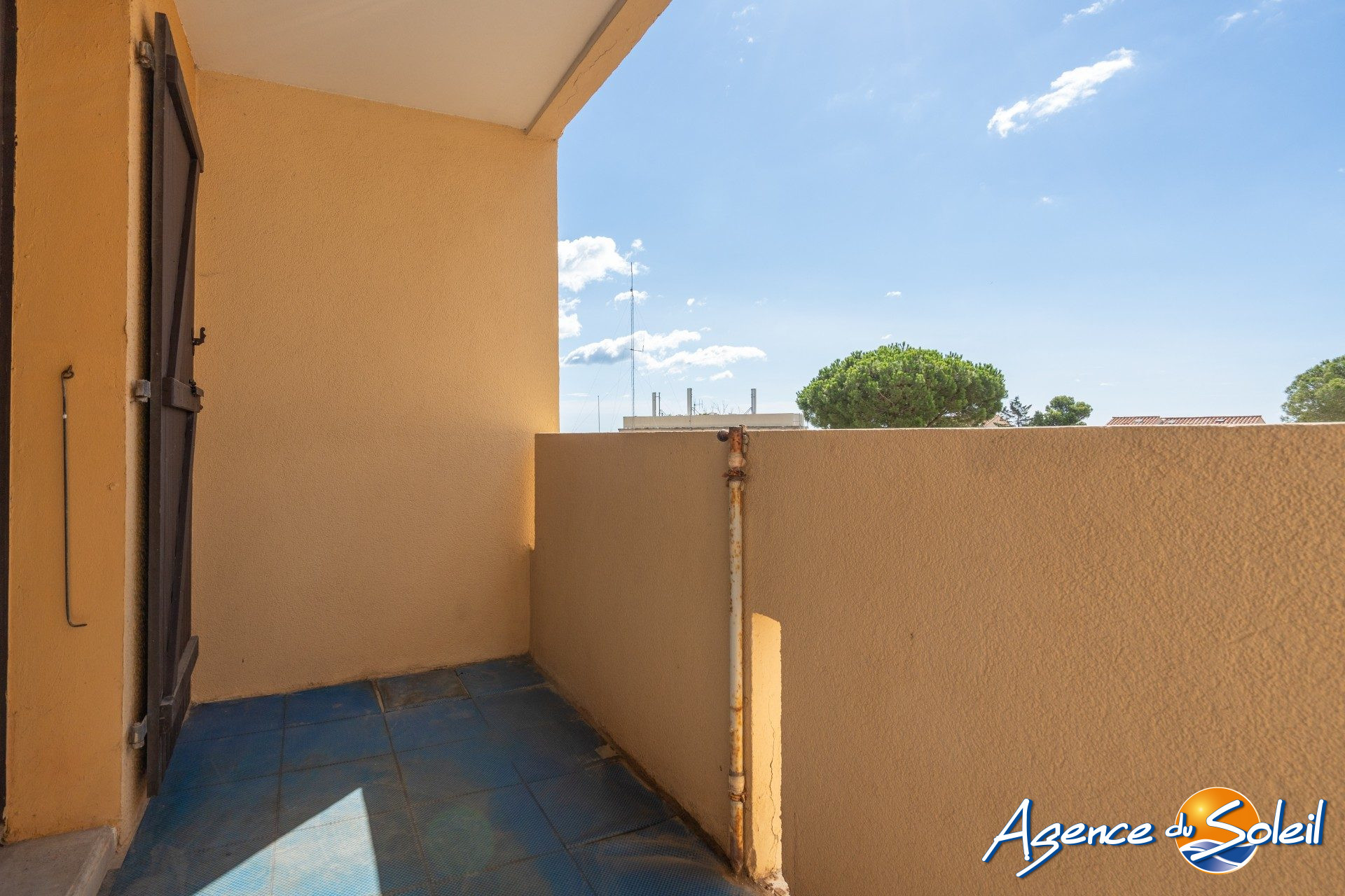 Vue extérieure - Appartement Saint-Pierre-la-mer (Réf. 23-9471-COPIE-AGENCEDUSOLEIL)