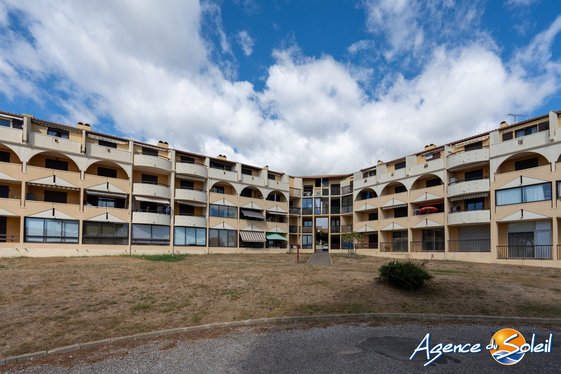 Terrasse - Appartement Saint-Pierre-la-mer (Réf. 23-9471-COPIE-AGENCEDUSOLEIL)