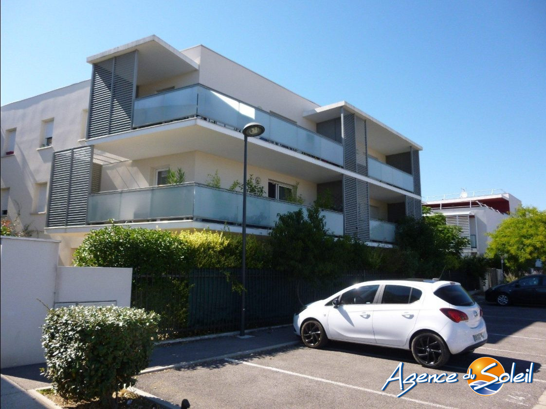Photo de APPARTEMENT T2  AVEC GRANDE TERRASSE ET 2 PARKINGS