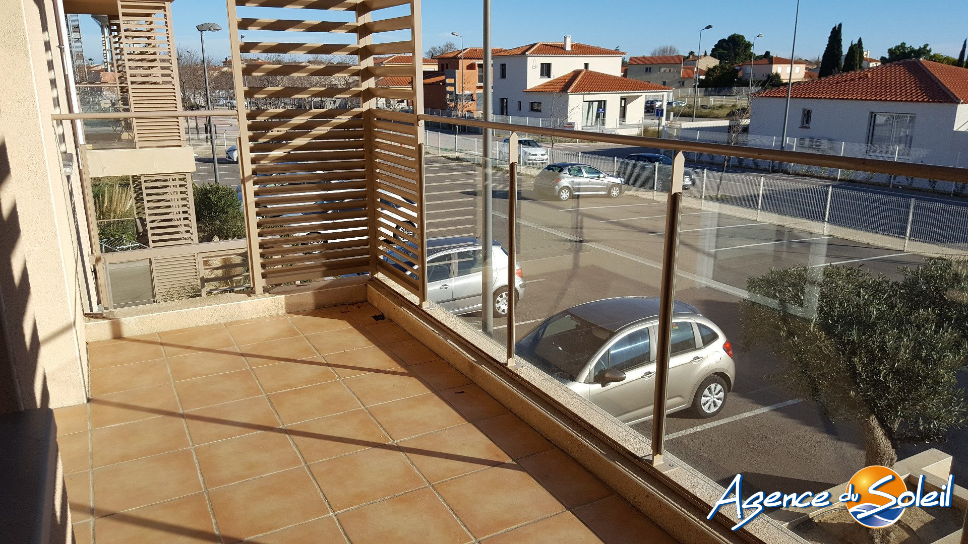Photo de APPARTEMENT T2 TERRASSE &amp; 2 Parkings