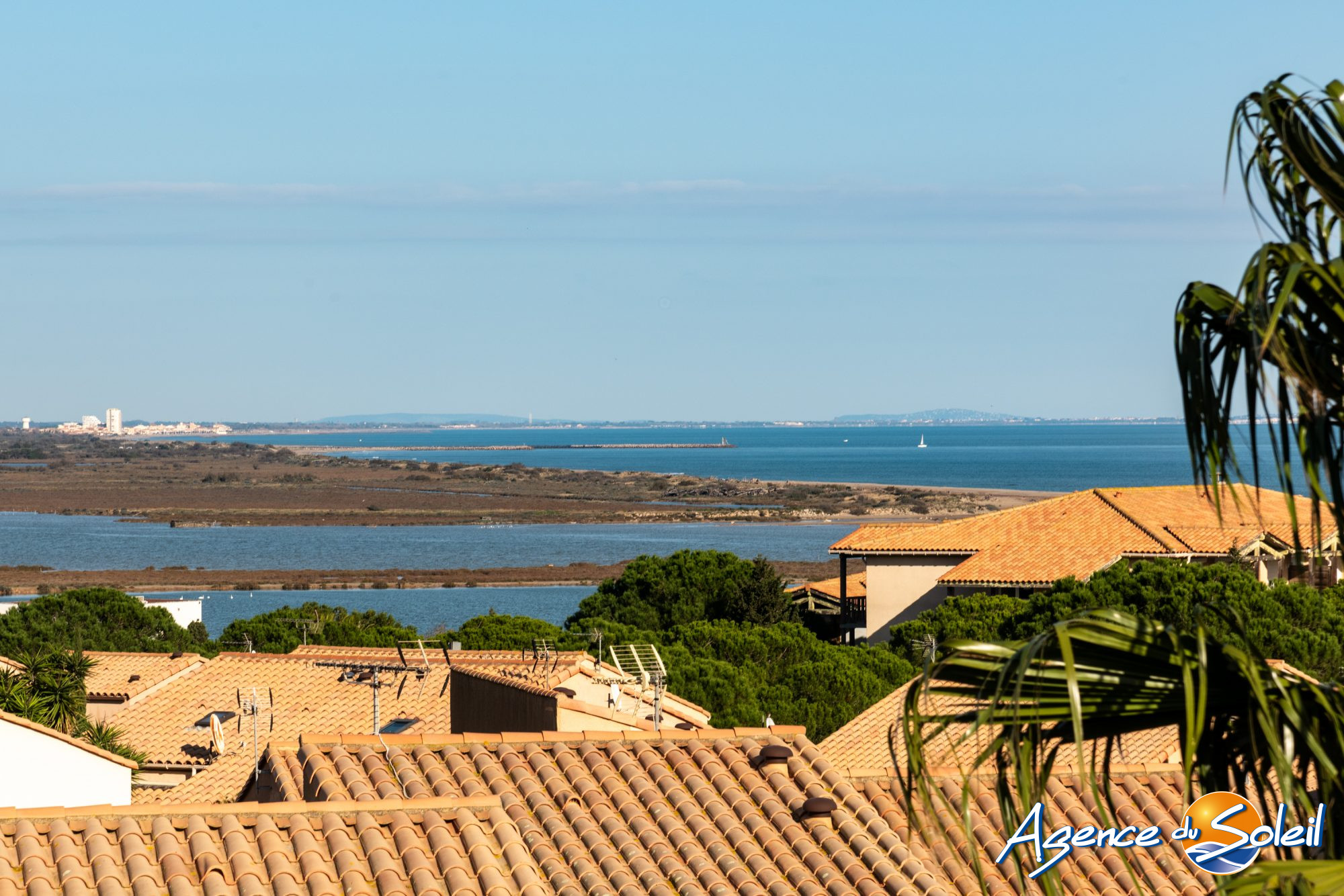 Vue extérieure - Appartement Saint-Pierre-la-mer (Réf. 23-11069-AGENCEDUSOLEIL)