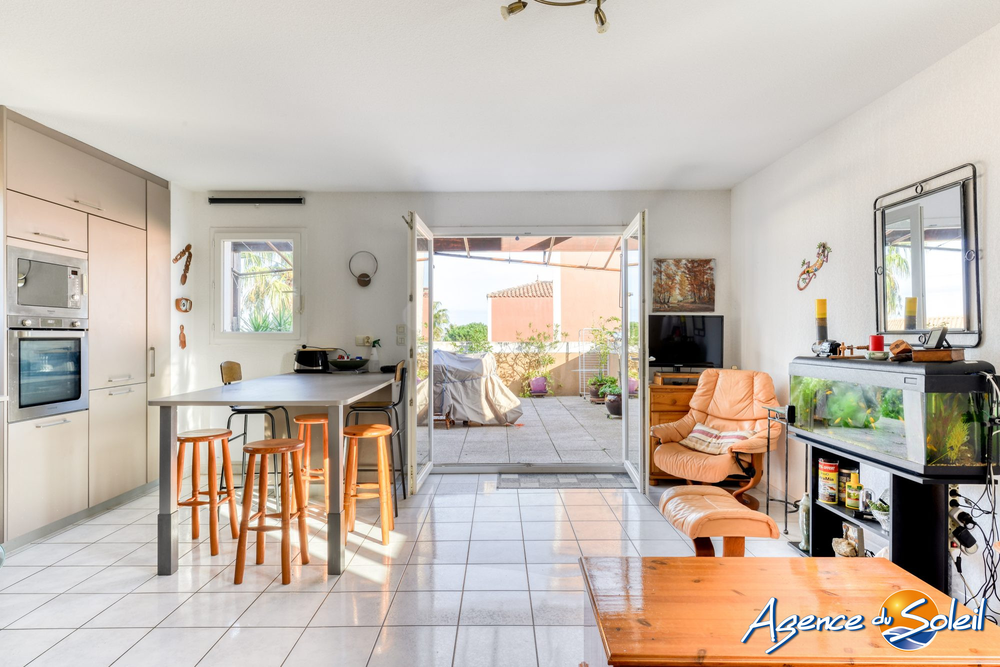Terrasse - Appartement Saint-Pierre-la-mer (Réf. 23-11069-AGENCEDUSOLEIL)