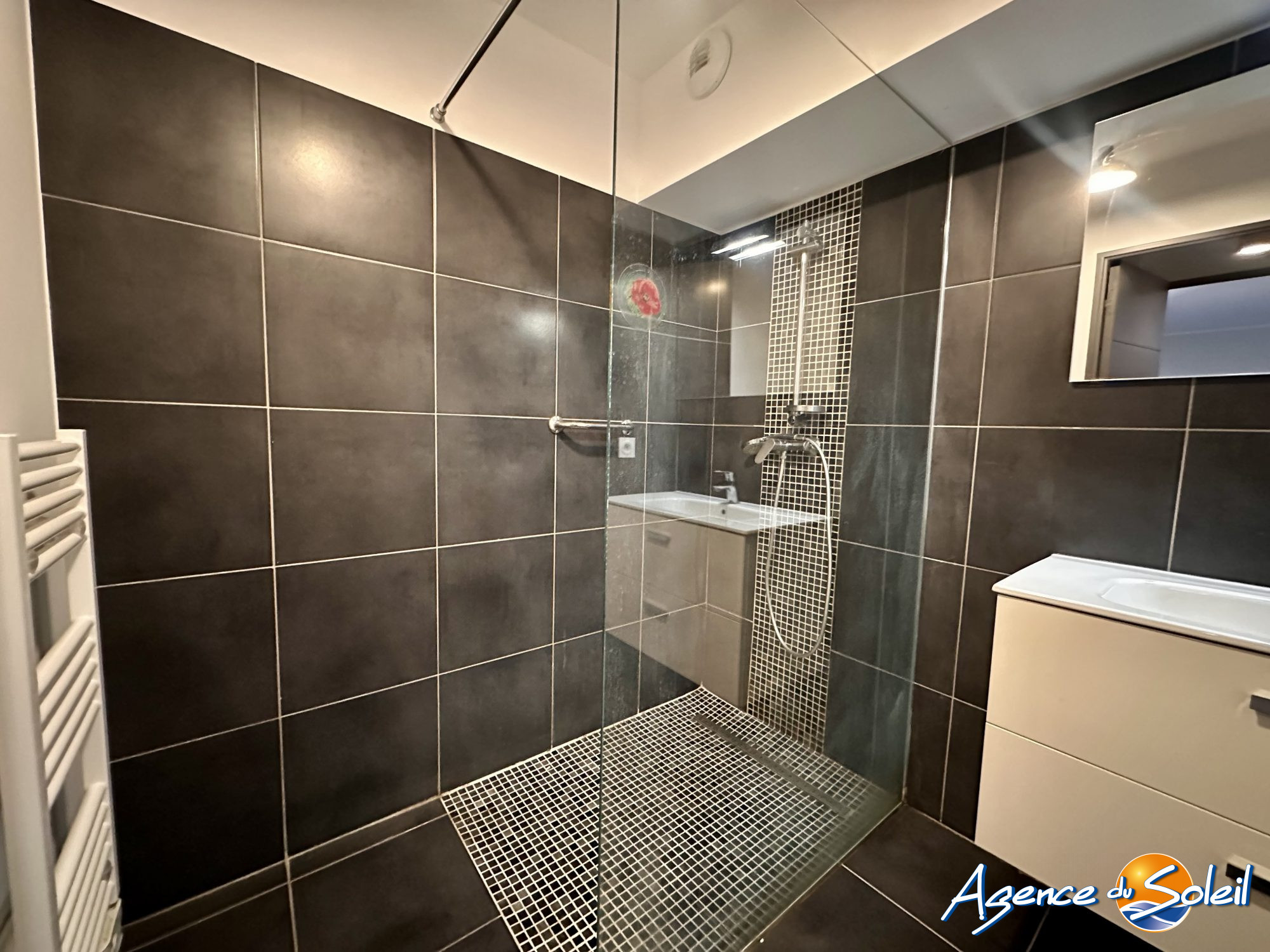 Vue extérieure - Appartement Canet-en-Roussillon (Réf. 19-11081-AGENCEDUSOLEIL)