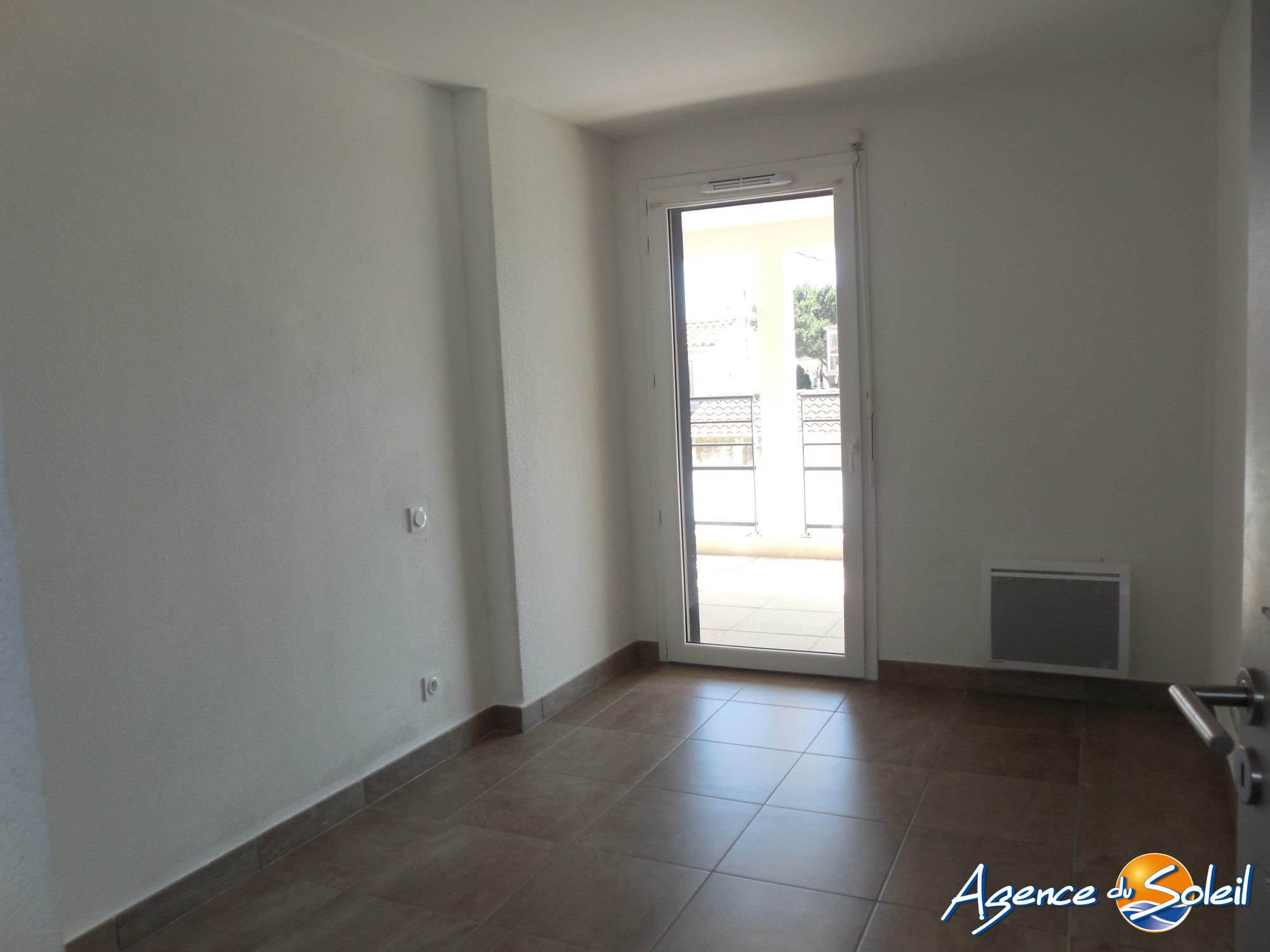 Vue extérieure - Appartement Port-la-Nouvelle (Réf. 10-11237-AGENCEDUSOLEIL)