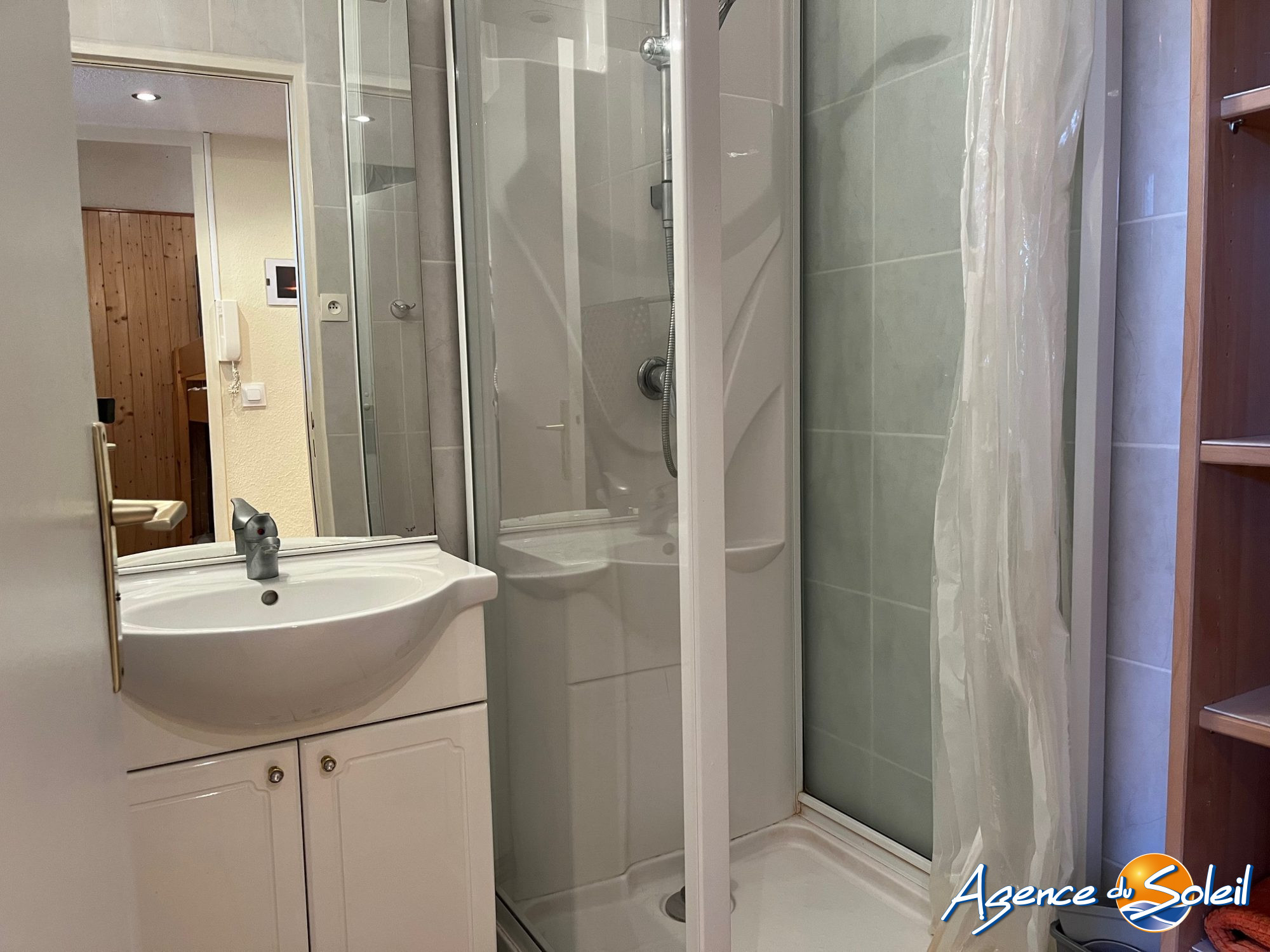 Salle de bain - Appartement Gruissan (Réf. 12-11322-AGENCEDUSOLEIL)