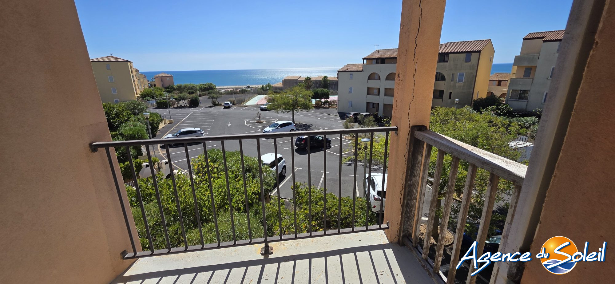 Vue extérieure - Appartement Saint-Pierre-la-Mer (Réf. 23-11666-AGENCEDUSOLEIL)