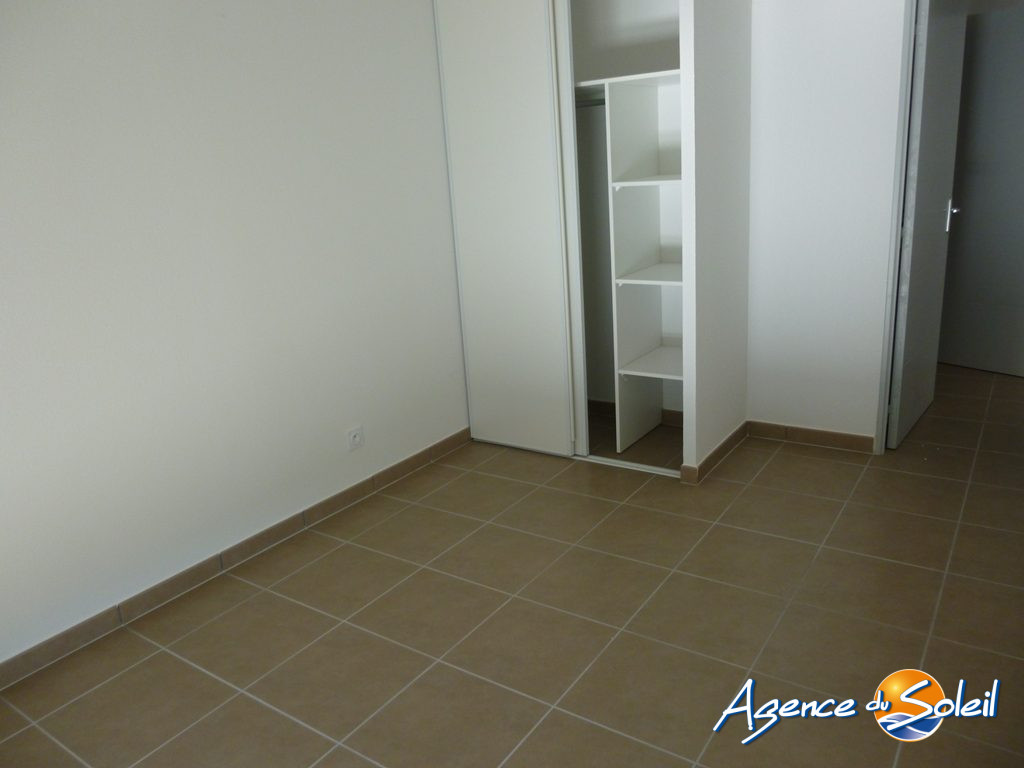 Chambre - Appartement Théza (Réf. 11001-AGENCEDUSOLEIL)