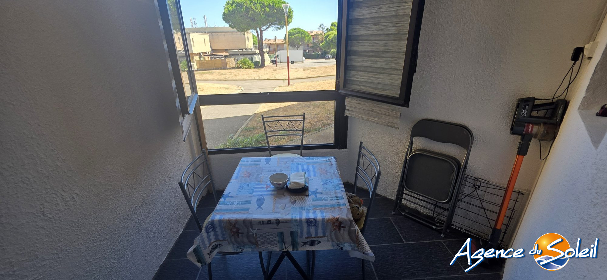 Vue intérieure - Appartement Saint-Pierre-la-Mer (Réf. 23-11603-AGENCEDUSOLEIL)