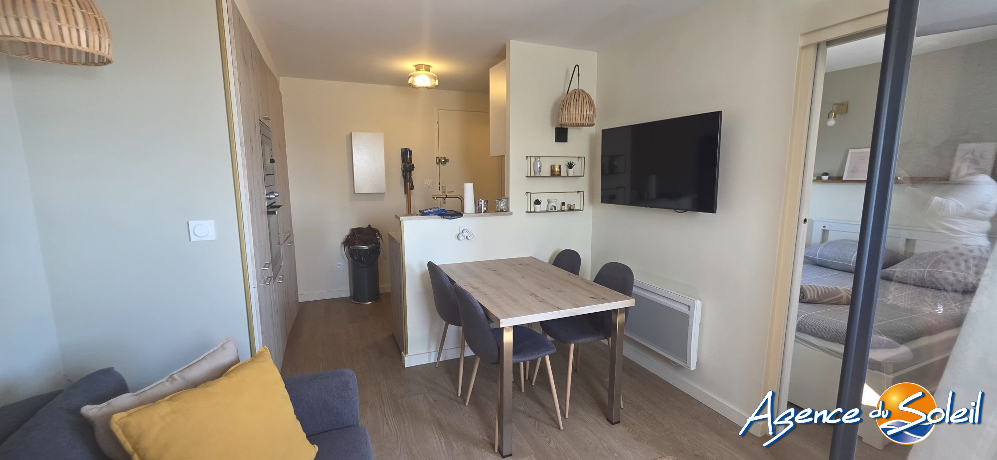 Vue extérieure - Appartement Saint-Pierre-la-Mer (Réf. 23-11540-AGENCEDUSOLEIL)