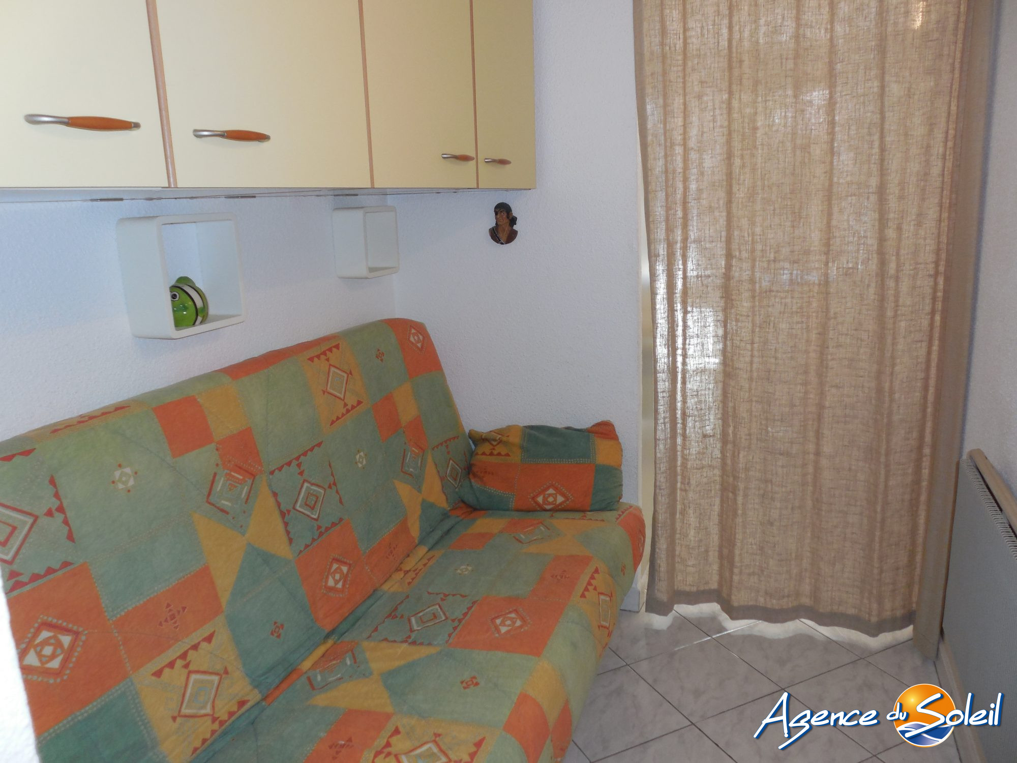 Chambre - Appartement Port-la-Nouvelle (Réf. 10-11562-AGENCEDUSOLEIL)