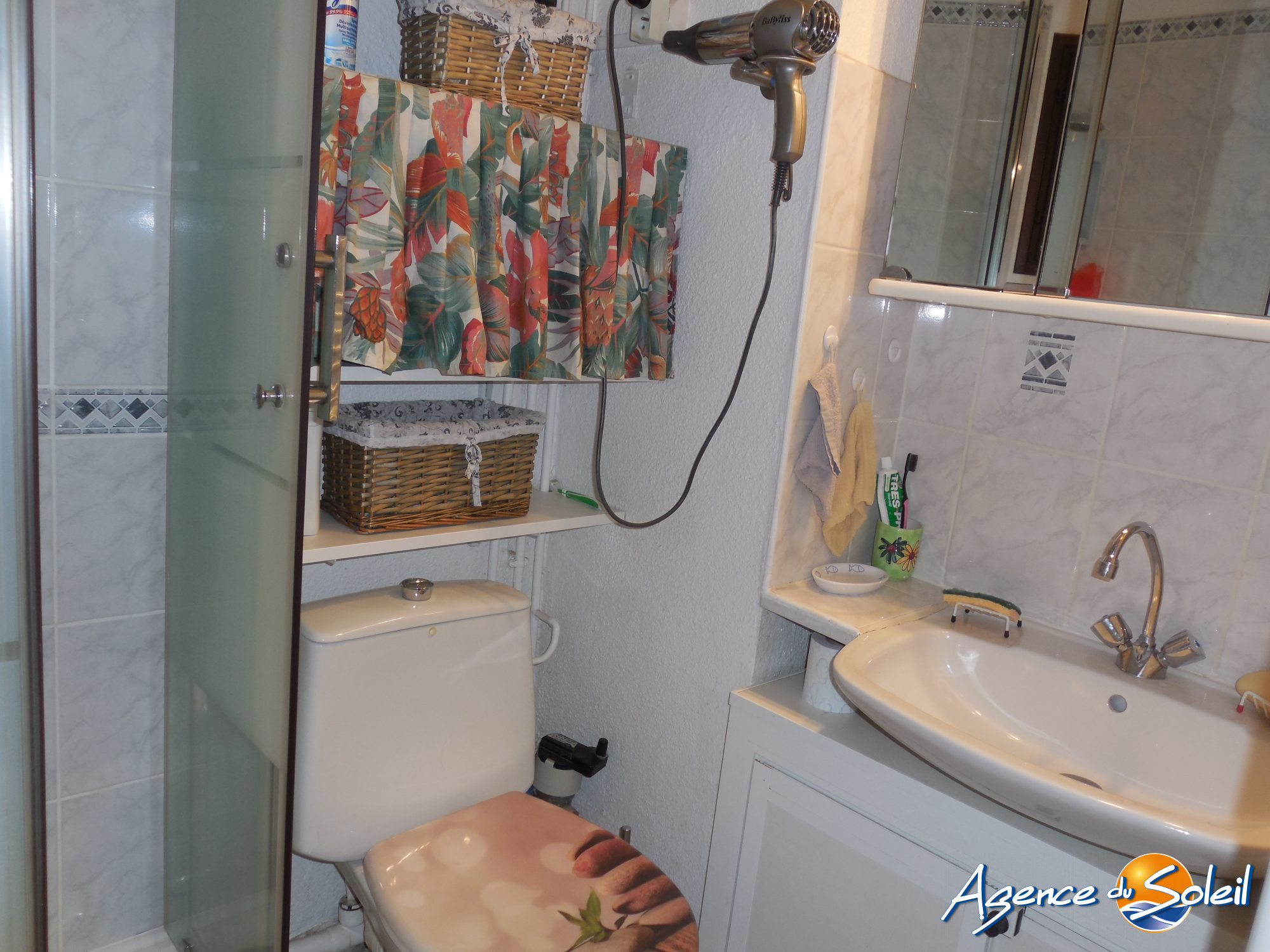 Salle de bain - Appartement Port-la-Nouvelle (Réf. 10-11562-AGENCEDUSOLEIL)
