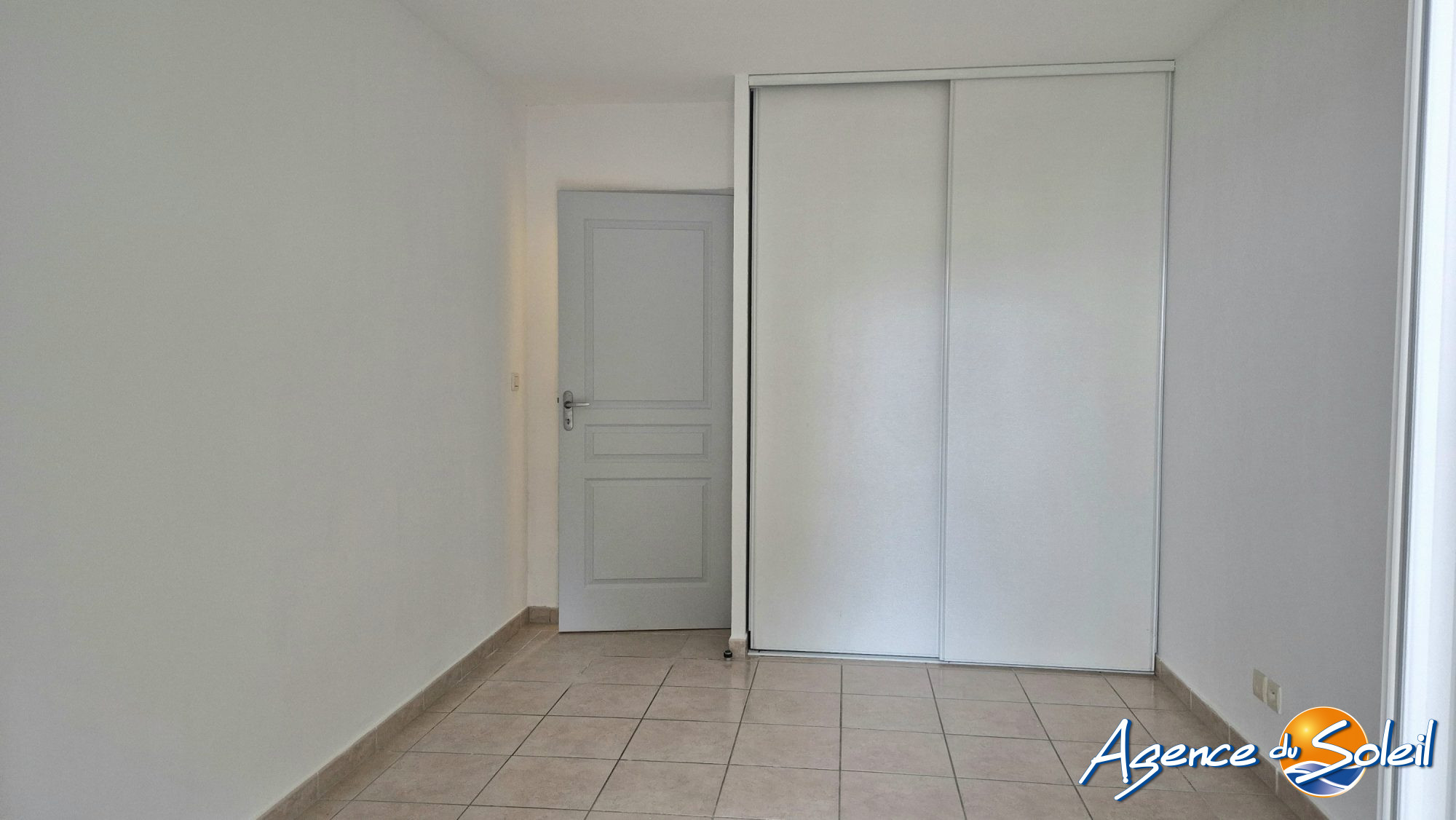 Salle de bain - Appartement Baho (Réf. VA23409-AGENCEDUSOLEIL)