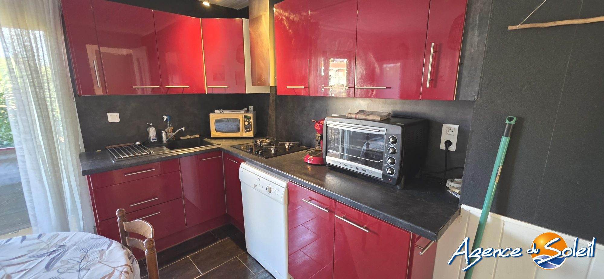 Cuisine - Appartement Saint-Pierre-la-Mer (Réf. 23-11711-AGENCEDUSOLEIL)