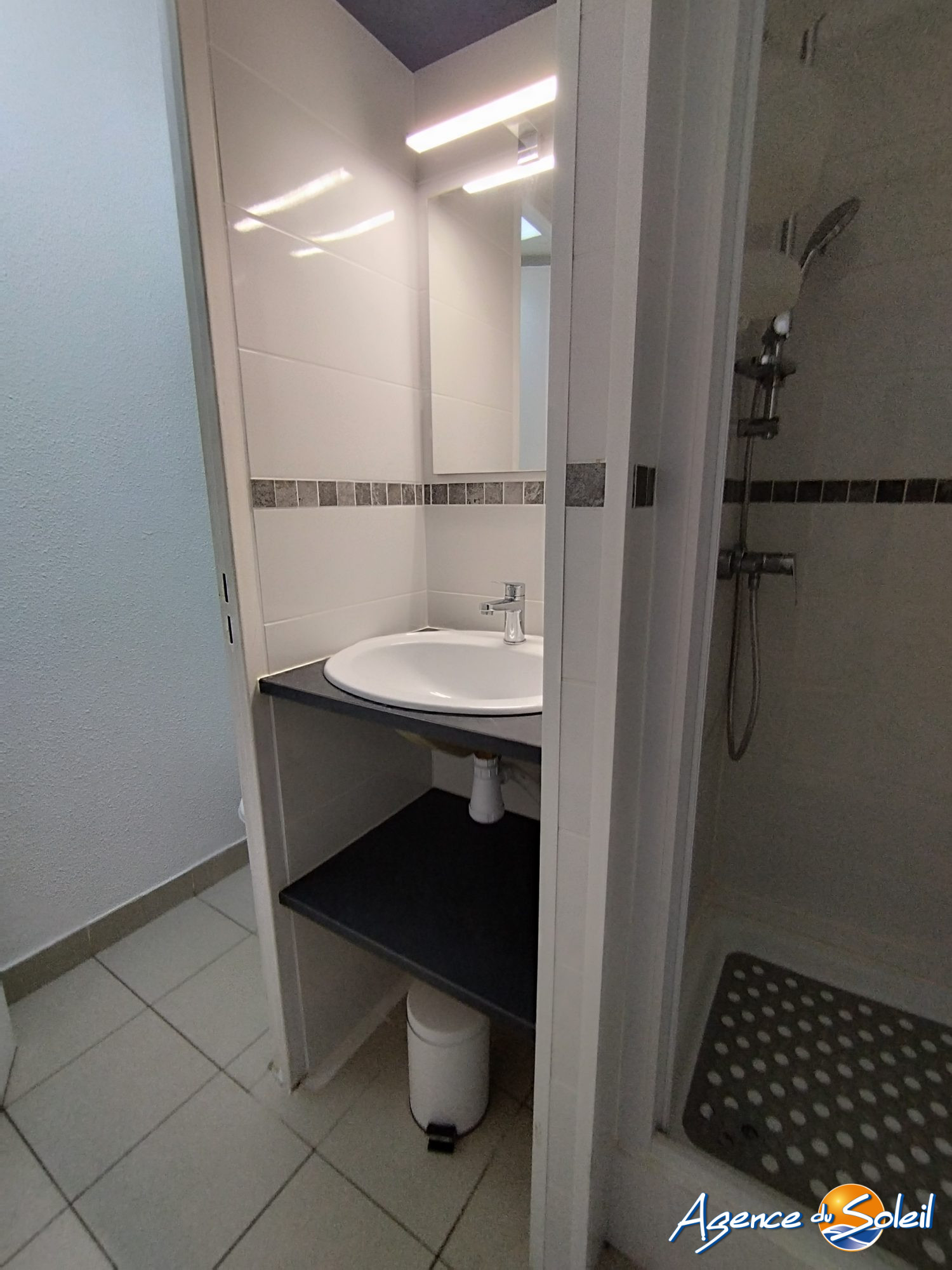 Salle de bain - Appartement Narbonne-Plage (Réf. 14-11751-AGENCEDUSOLEIL)