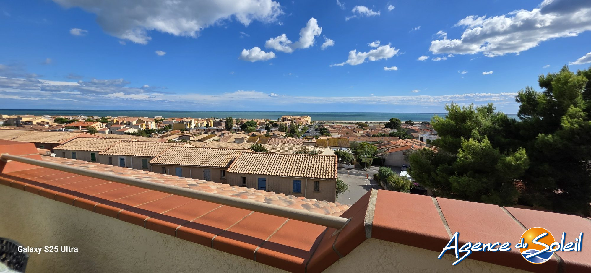 Vue extérieure - Appartement Saint-Pierre-la-Mer (Réf. 23-11770-AGENCEDUSOLEIL)