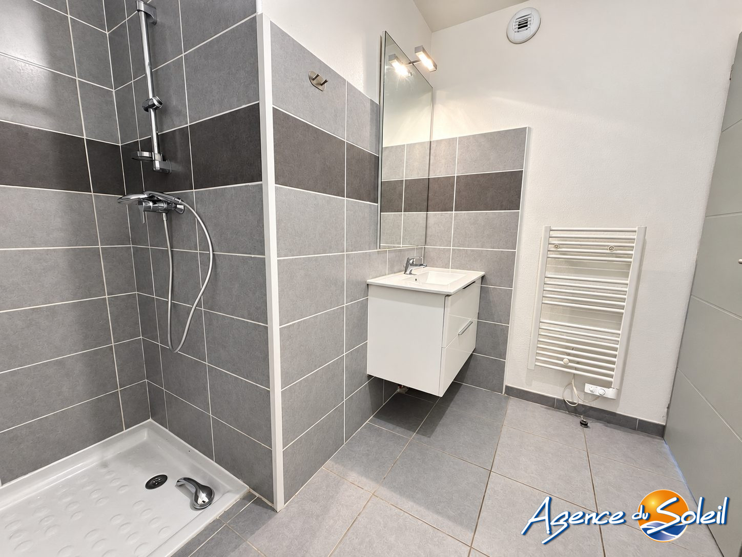 Salle de bain - Appartement Saint-Cyprien (Réf. 20-11842-AGENCEDUSOLEIL)