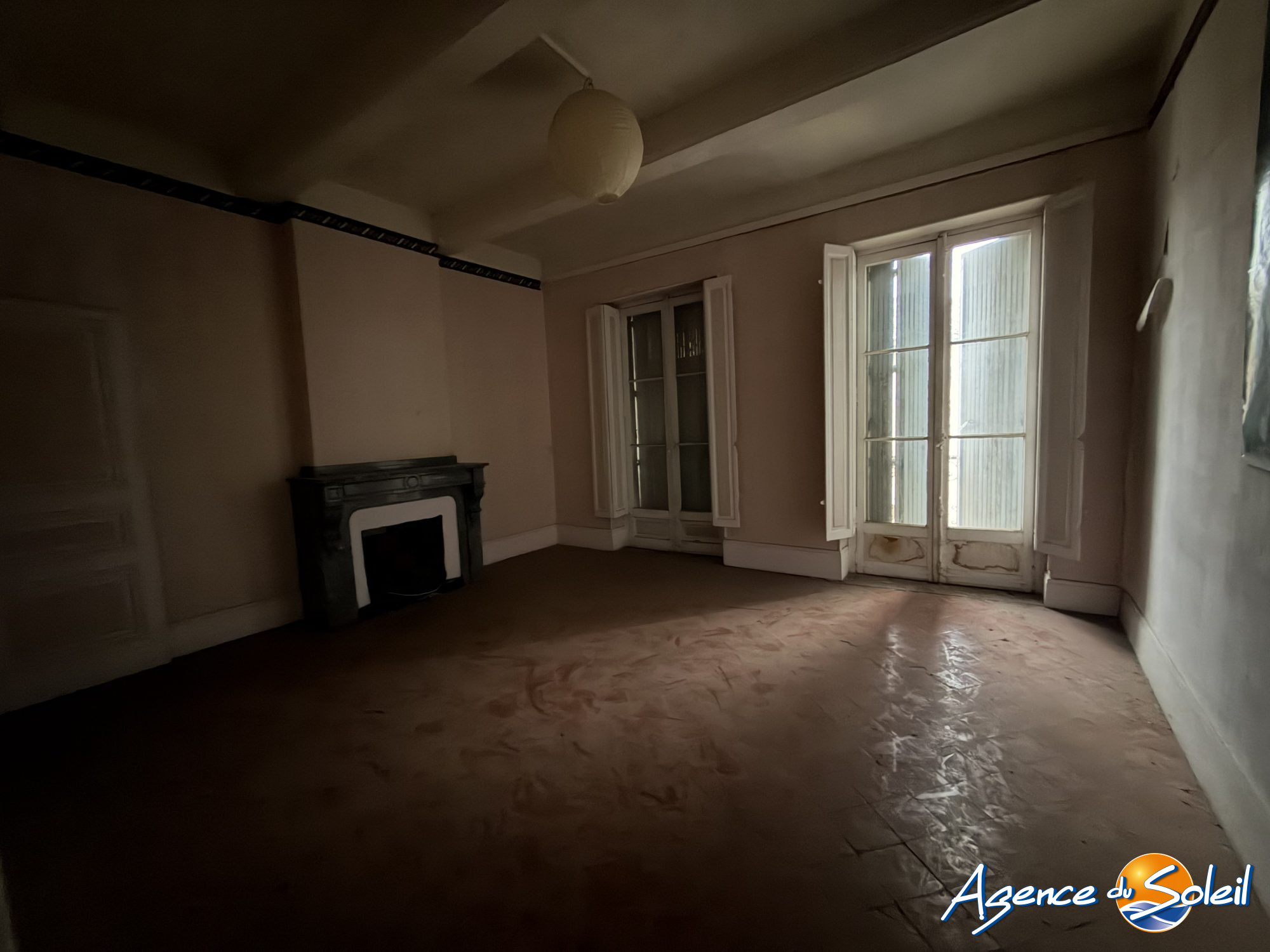 Chambre - Immeuble Lézignan-Corbières (Réf. 26-10153-AGENCEDUSOLEIL)