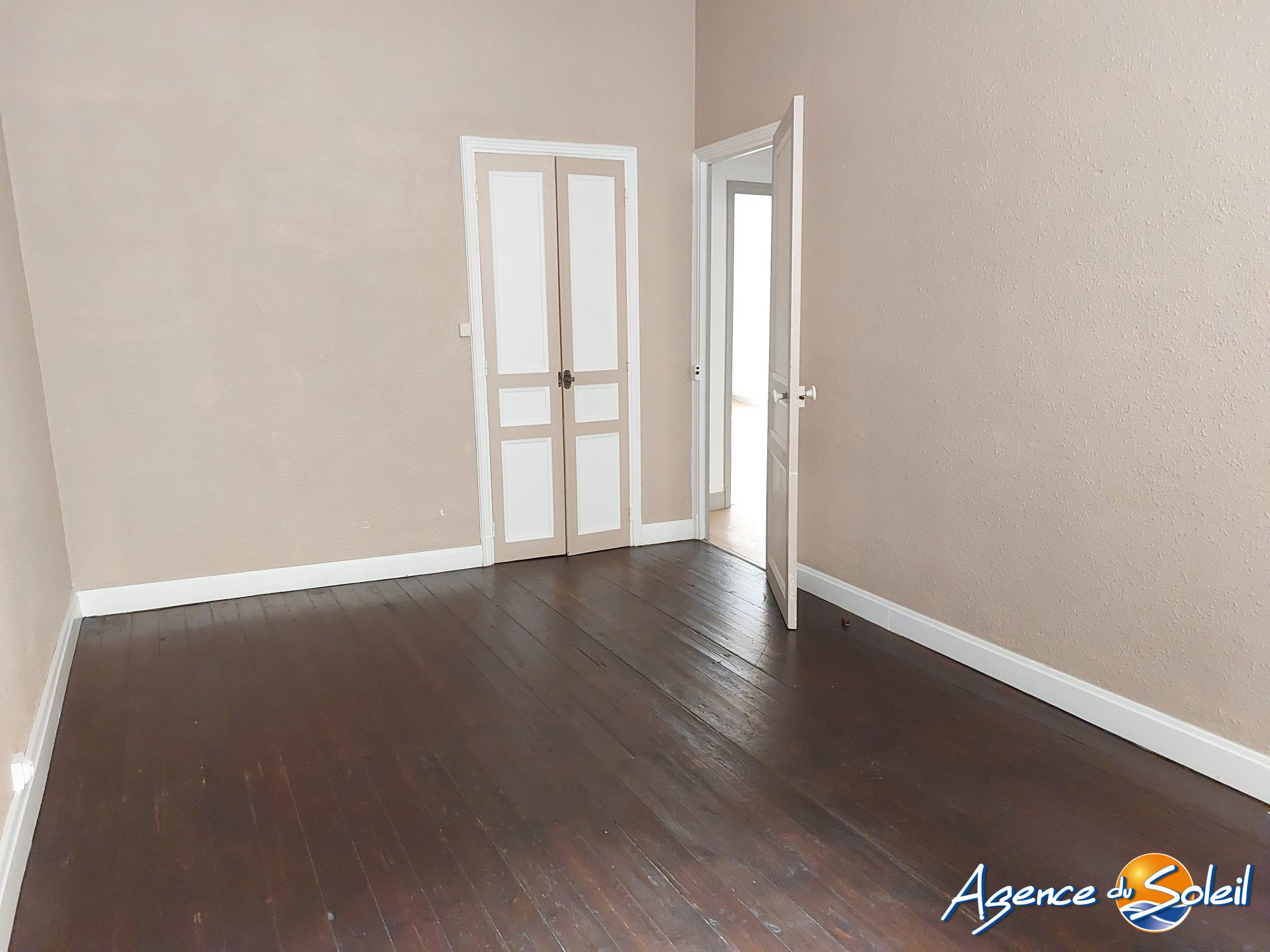 Salle de bain - Immeuble Lézignan-Corbières (Réf. 26-10714-AGENCEDUSOLEIL)