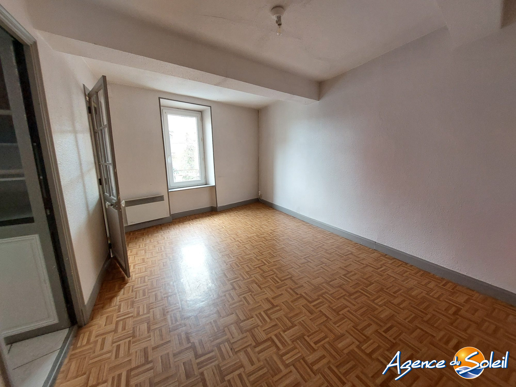 Vue extérieure - Immeuble Lézignan-Corbières (Réf. 26-10714-AGENCEDUSOLEIL)