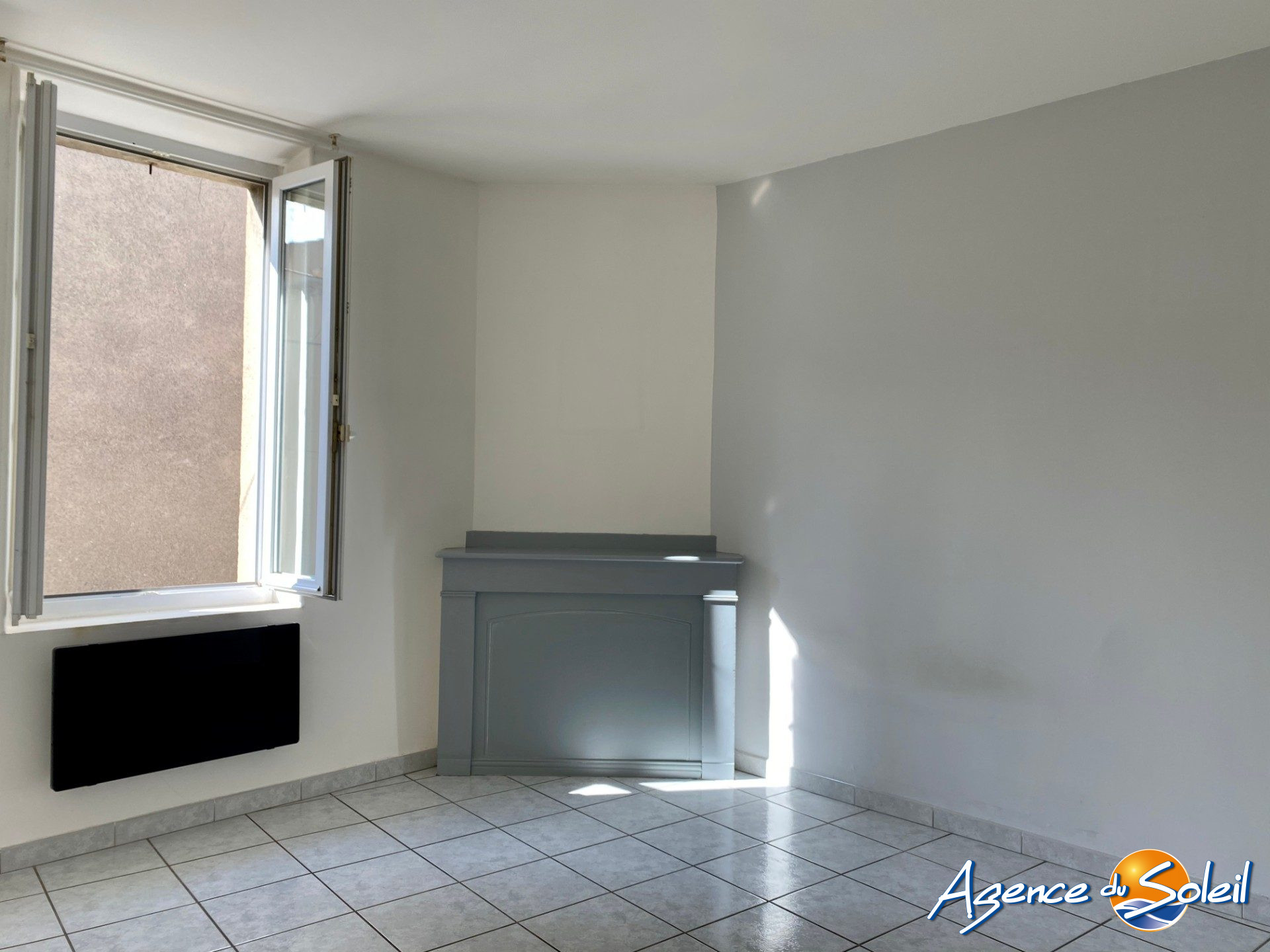 Salle de bain - Immeuble Olonzac (Réf. 26-11282-AGENCEDUSOLEIL)