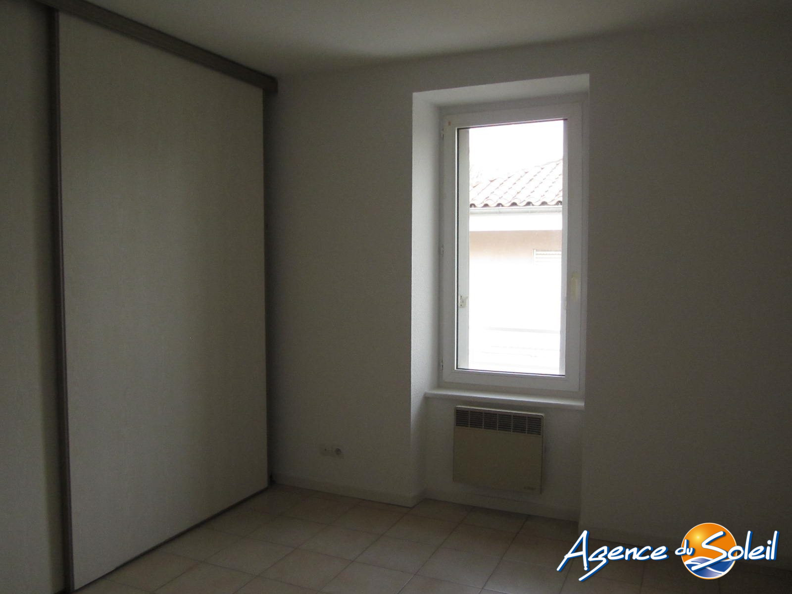 Chambre - Immeuble Lézignan-Corbières (Réf. 26-11304-AGENCEDUSOLEIL)