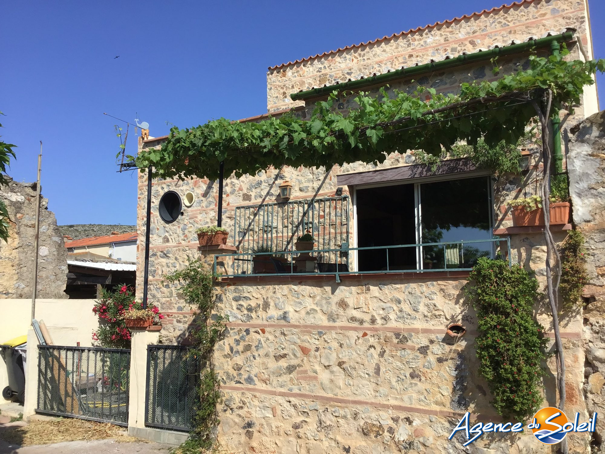 Photo de Très Jolie Maison baignée de quiétude