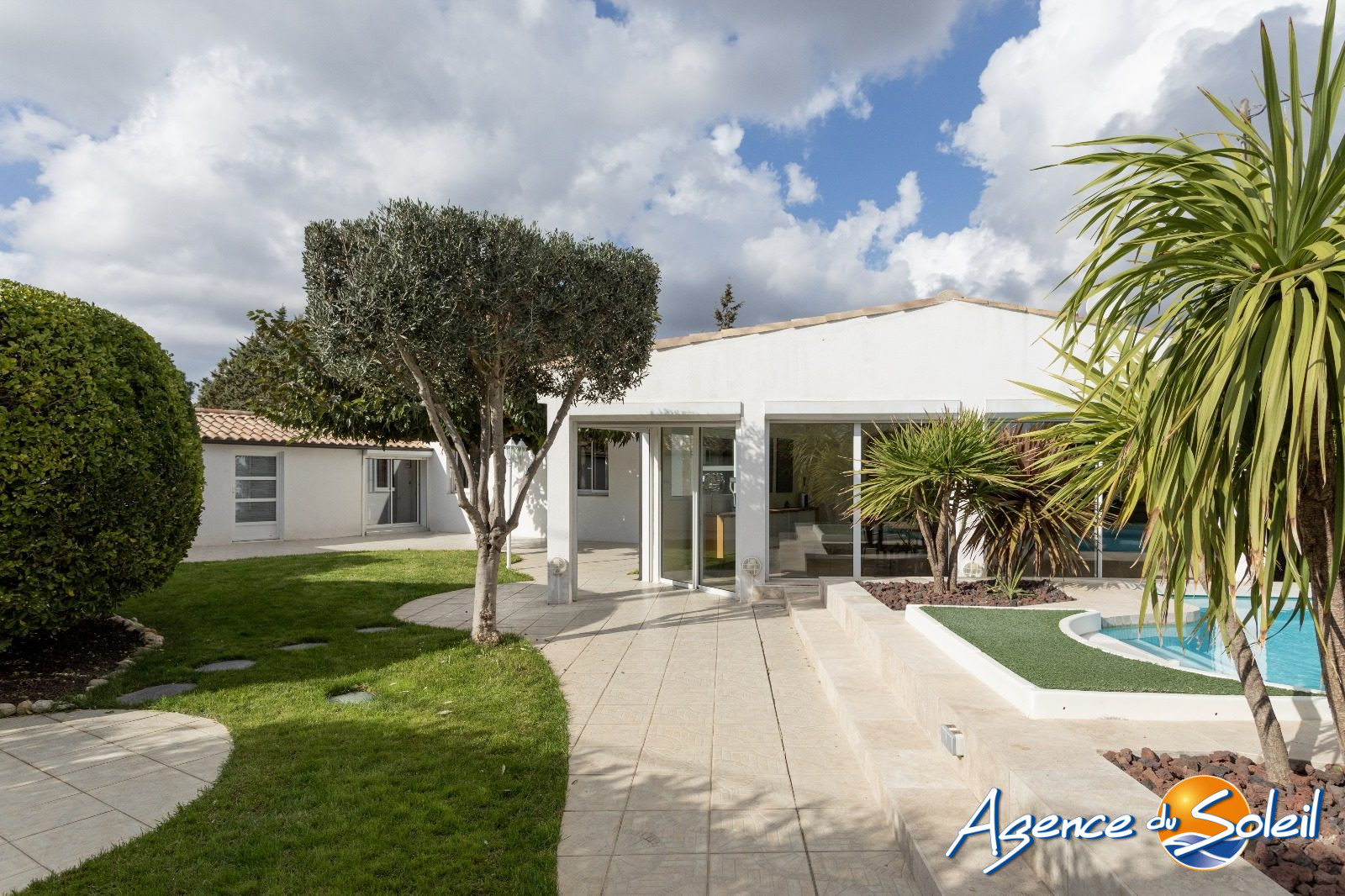 Vue extérieure - Maison Narbonne (Réf. 11-10621-AGENCEDUSOLEIL)