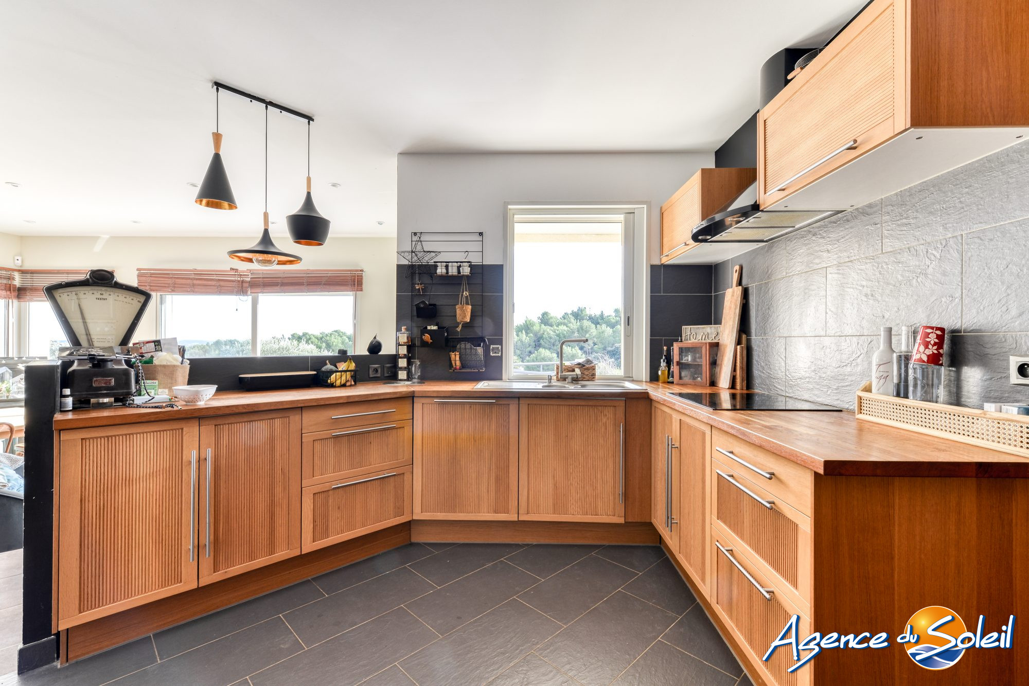 Salle de bain - Maison Narbonne (Réf. 11-10658-AGENCEDUSOLEIL)