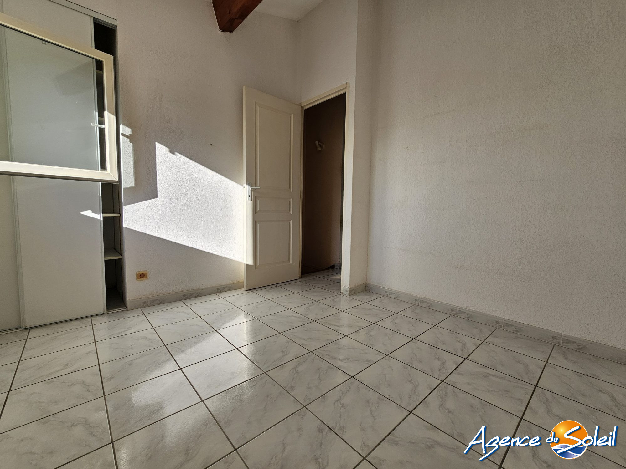 Chambre - Maison Gruissan (Réf. 12-10767-AGENCEDUSOLEIL)