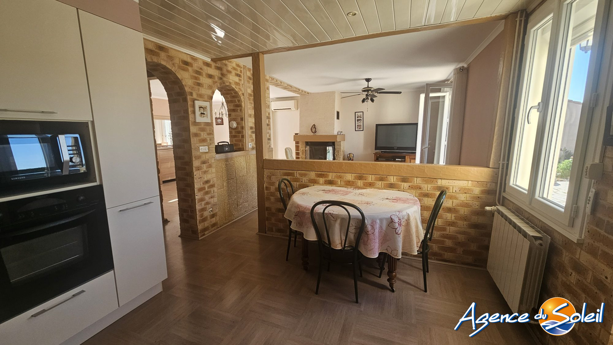 Chambre - Maison Vinassan (Réf. 11082-AGENCEDUSOLEIL)