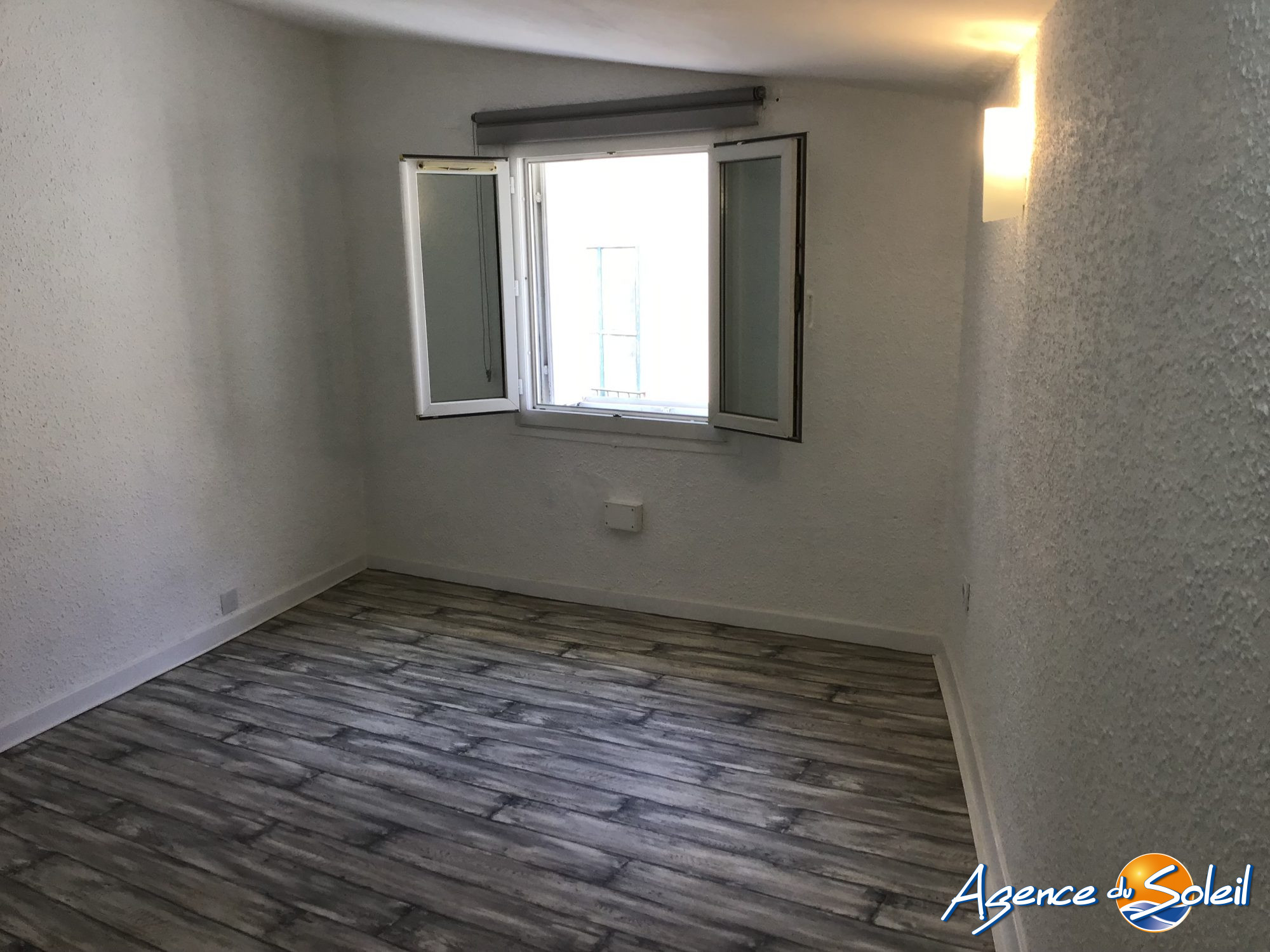 Salle de bain - Maison Saint-Estève (Réf. 02-11201-AGENCEDUSOLEIL)