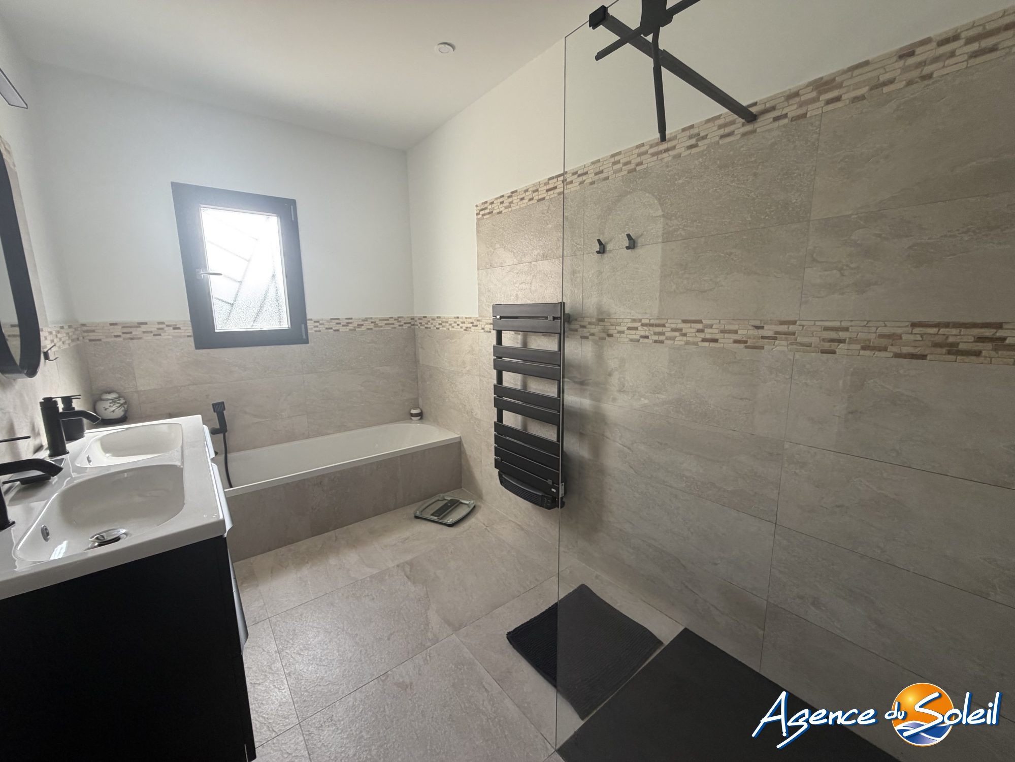 Salle de bain - Maison Lézignan-Corbières (Réf. 26-11579-AGENCEDUSOLEIL)