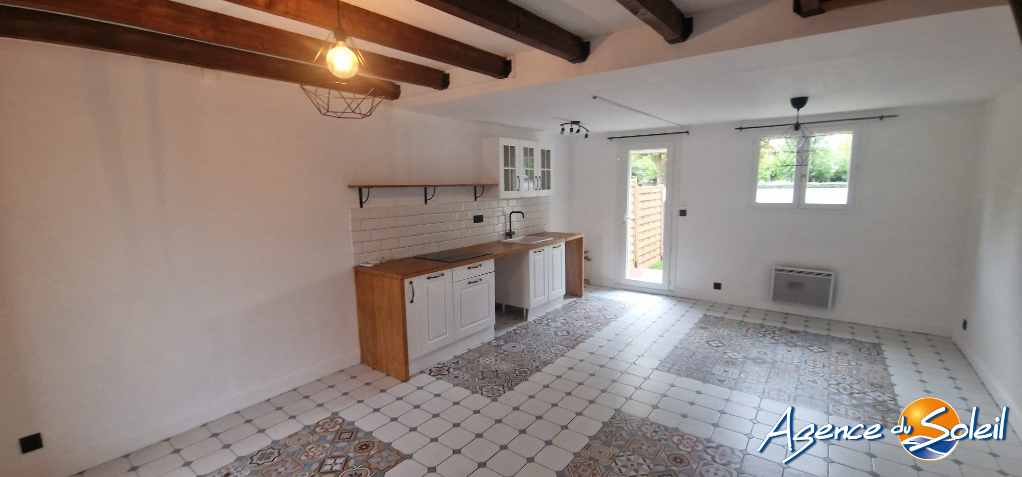 Chambre - Maison Sainte-Marie-la-Mer (Réf. 19-11605-AGENCEDUSOLEIL)