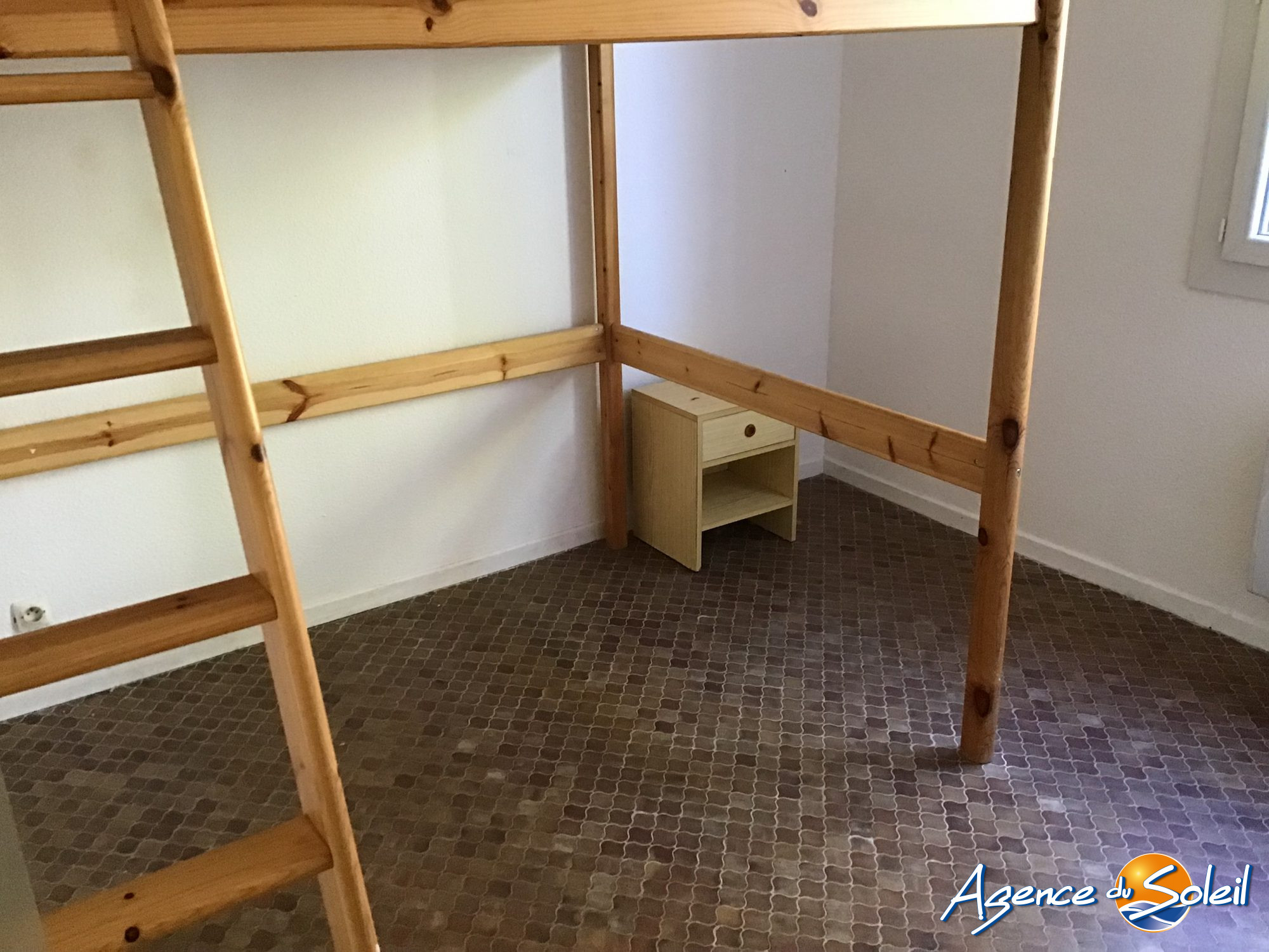 Chambre - Maison Gruissan (Réf. 12-11720-AGENCEDUSOLEIL)