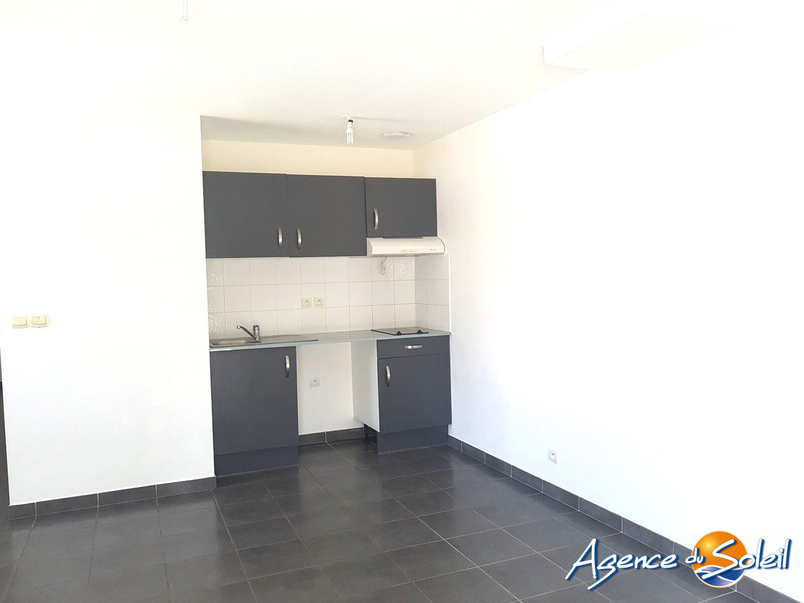 Salle de bain - Maison Fleury (Réf. 23-10063-AGENCEDUSOLEIL)