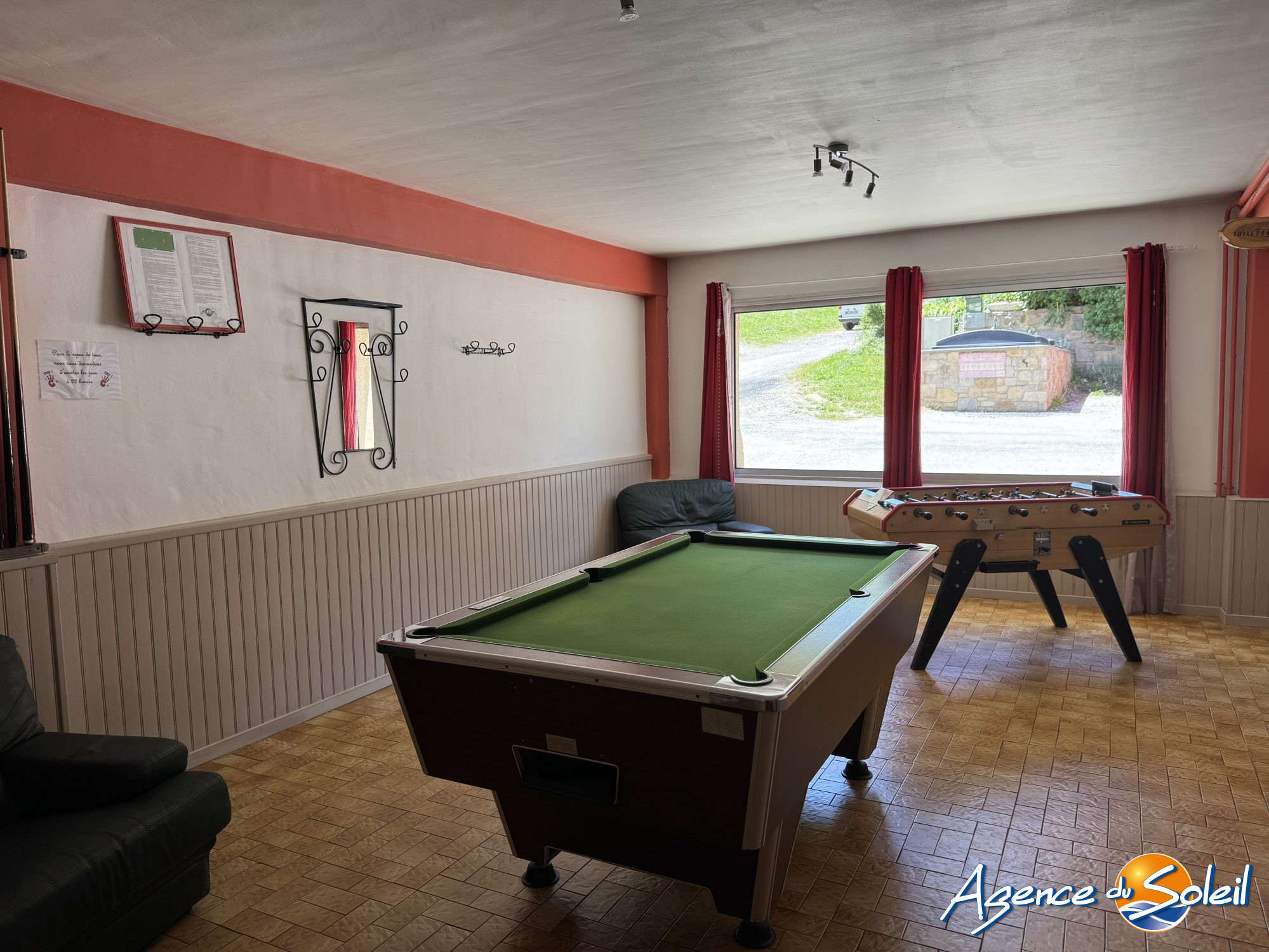 Salle de bain - Immobilier Pro Matemale (Réf. 35-11317-AGENCEDUSOLEIL)